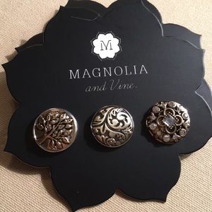 Magnolia and Vine 18mm Original snaps.